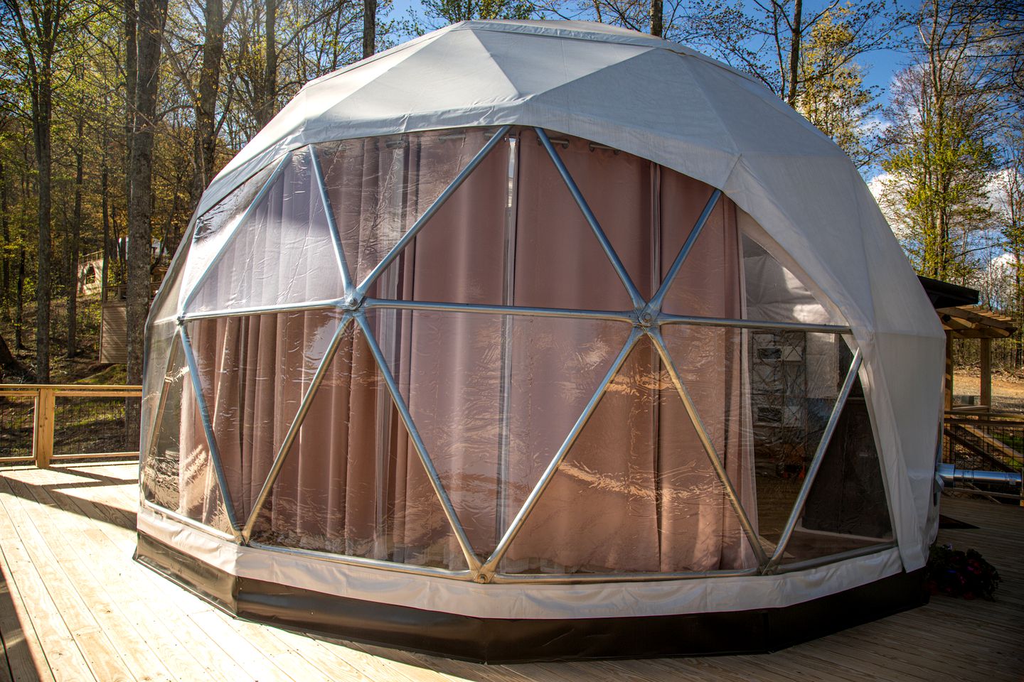 Luxury Geodesic Mountain Dome with Hot Tub in the Vero Mountains, North Carolina