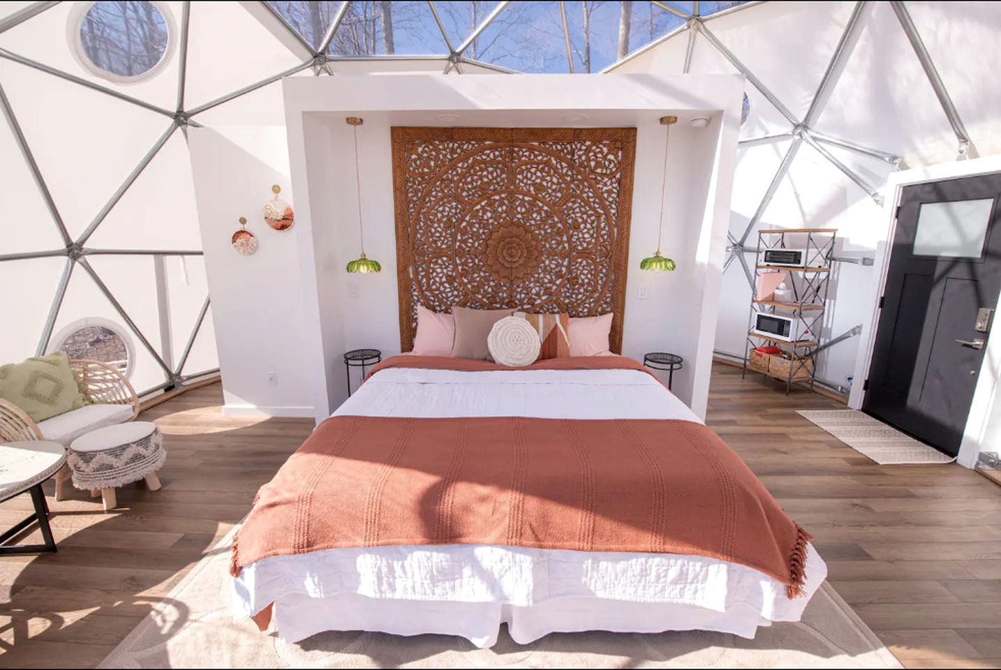 Luxury Geodesic Mountain Dome with Hot Tub in the Vero Mountains, North Carolina