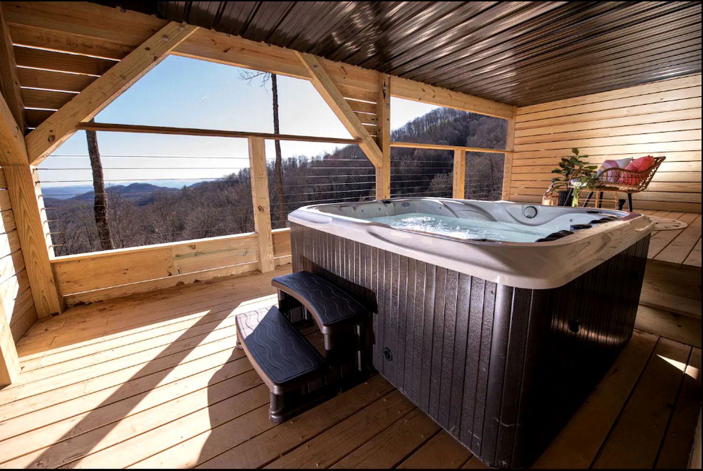 Luxury Geodesic Mountain Dome with Hot Tub in the Vero Mountains, North Carolina