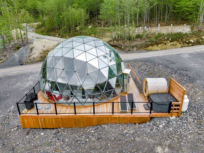 Domes (Canada, Mont Tremblant, Quebec)
