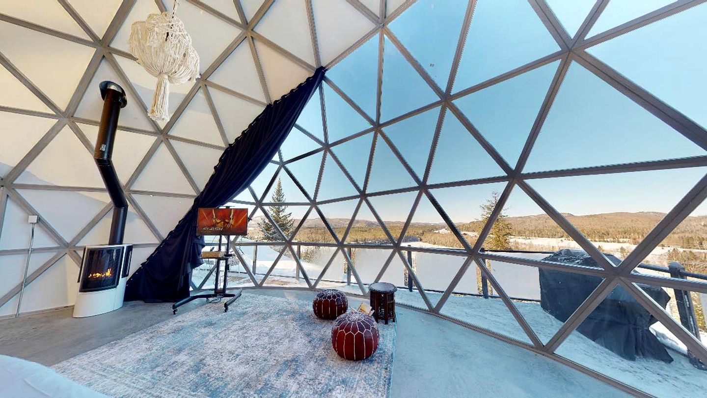 Luxury Glamping Dome on Mont Tremblant with a Spa and Winter Sports