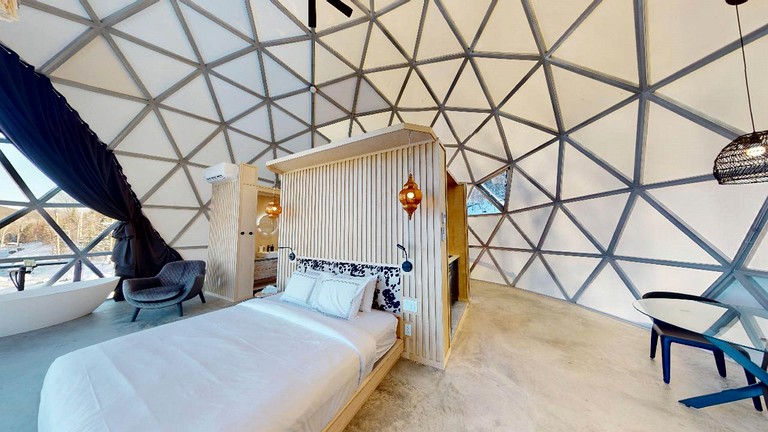 Domes (Canada, Mont Tremblant, Quebec)