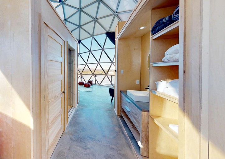 Domes (Canada, Mont Tremblant, Quebec)