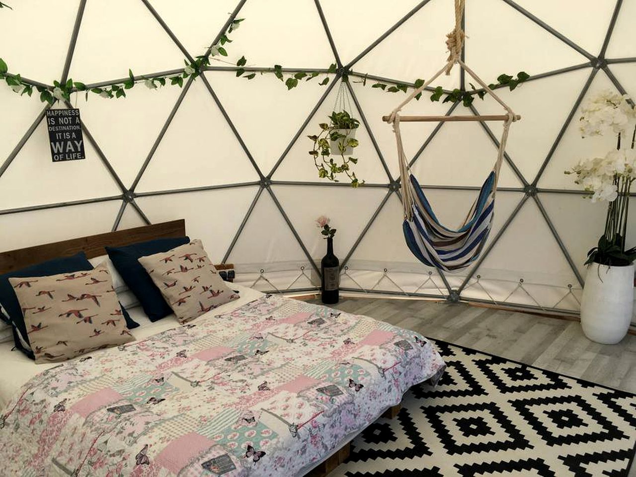 Luxury Dome Rental with Stunning Mountain Views for a Glamping Getaway near Malaga, Spain