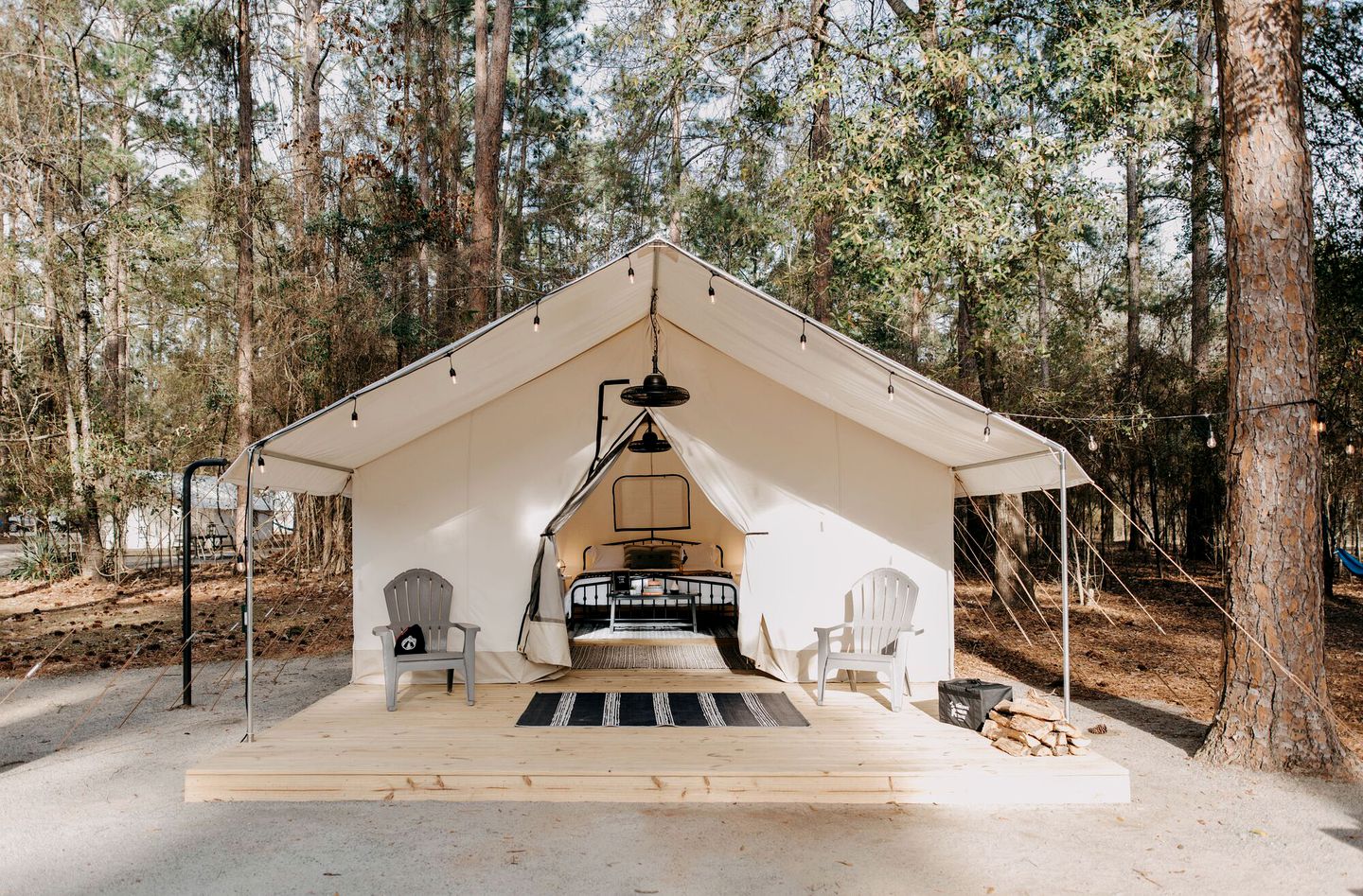 Luxury Glamping by Lake Blackshear: Cozy Safari Tent in Cordele, Georgia