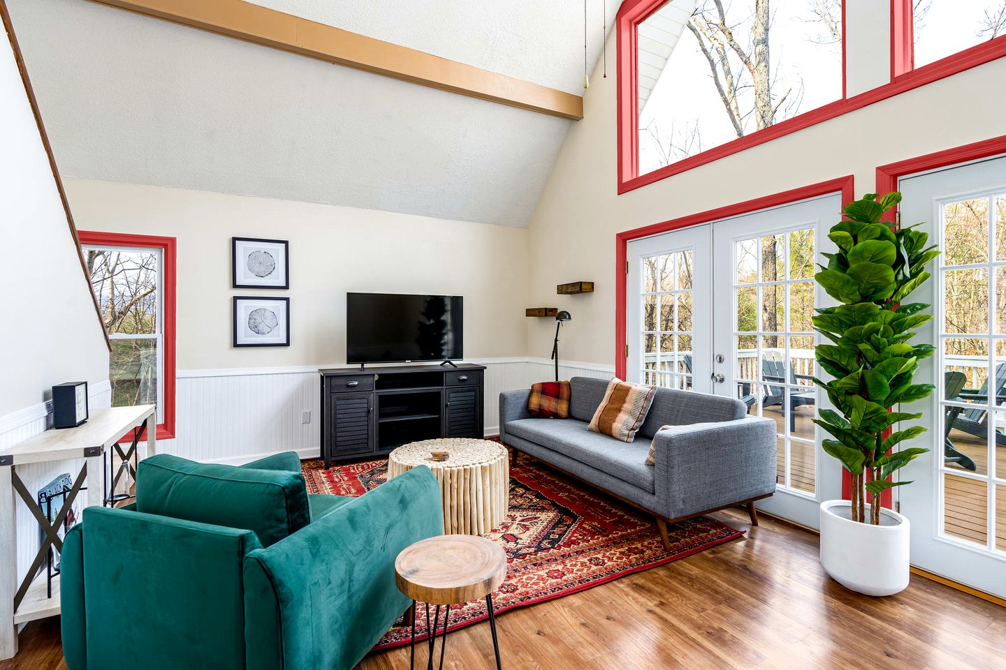 Secluded Chalet-Cabin with Hot Tub, Fire Pit, Deck and Grill - the Perfect Place to Relax in Gerrardstown, WV