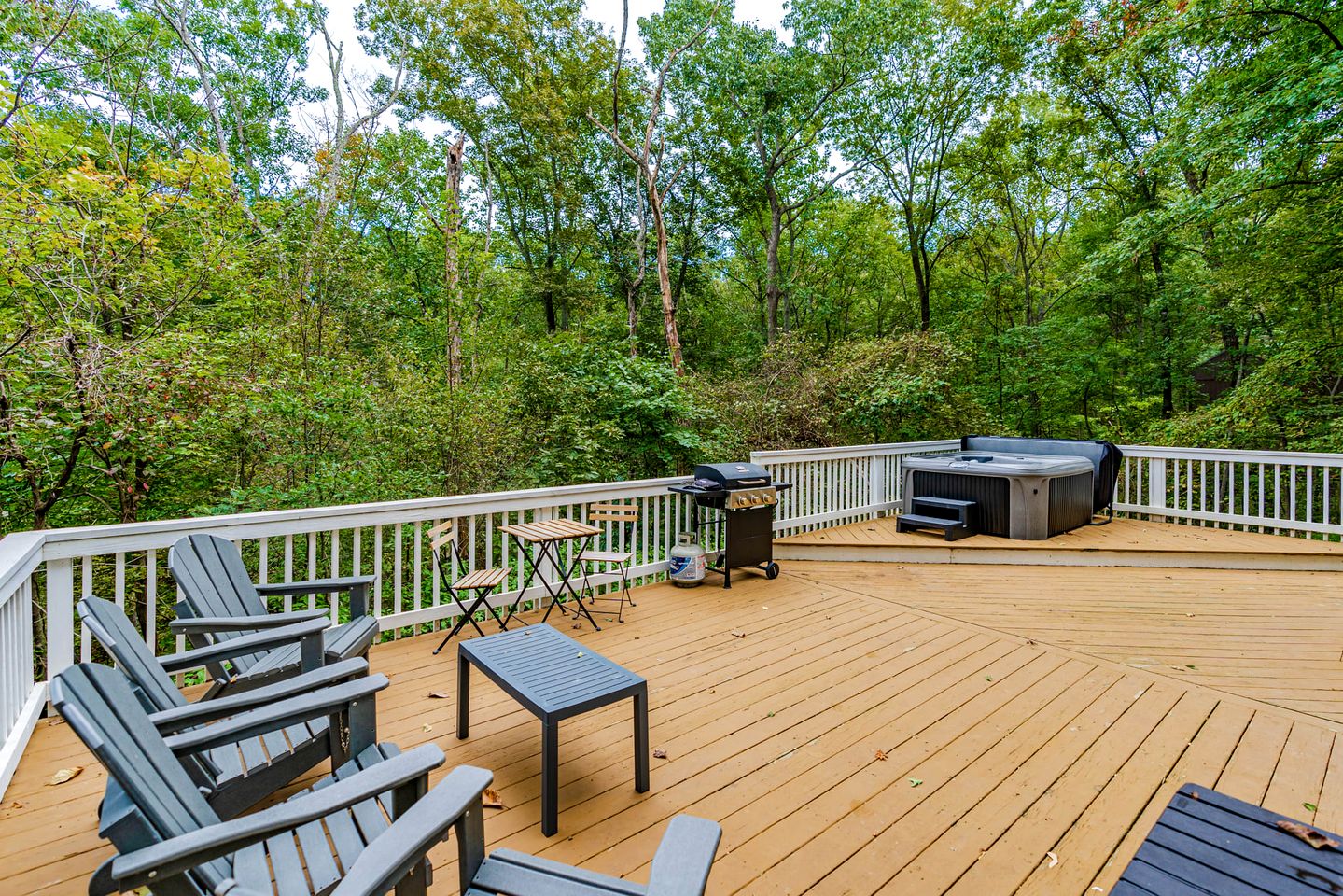Secluded Chalet-Cabin with Hot Tub, Fire Pit, Deck and Grill - the Perfect Place to Relax in Gerrardstown, WV