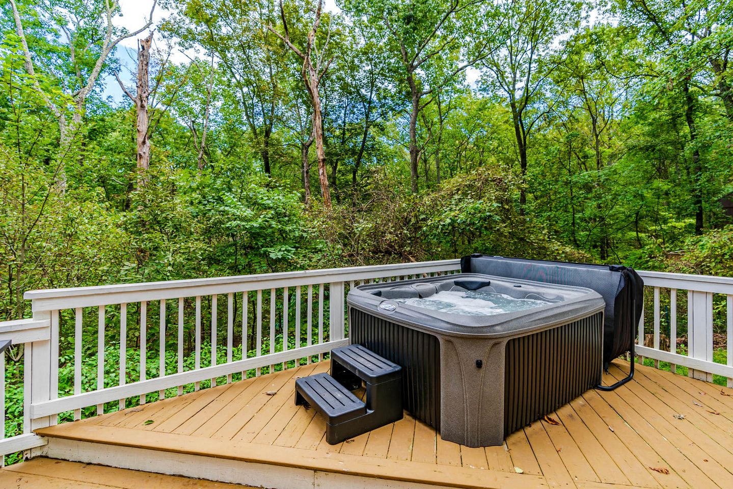 Secluded Chalet-Cabin with Hot Tub, Fire Pit, Deck and Grill - the Perfect Place to Relax in Gerrardstown, WV