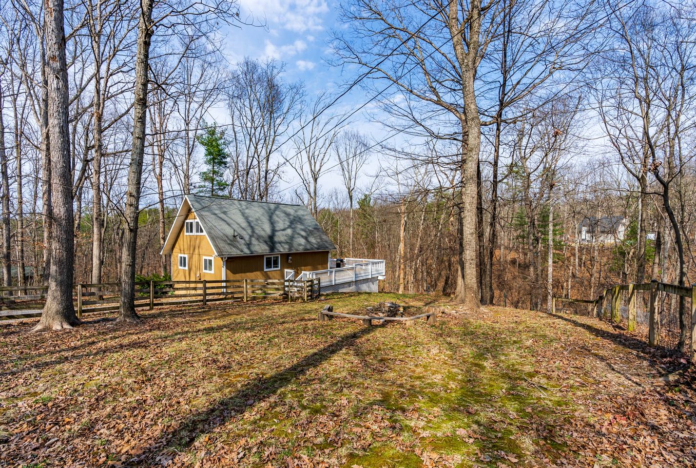 Secluded Chalet-Cabin with Hot Tub, Fire Pit, Deck and Grill - the Perfect Place to Relax in Gerrardstown, WV