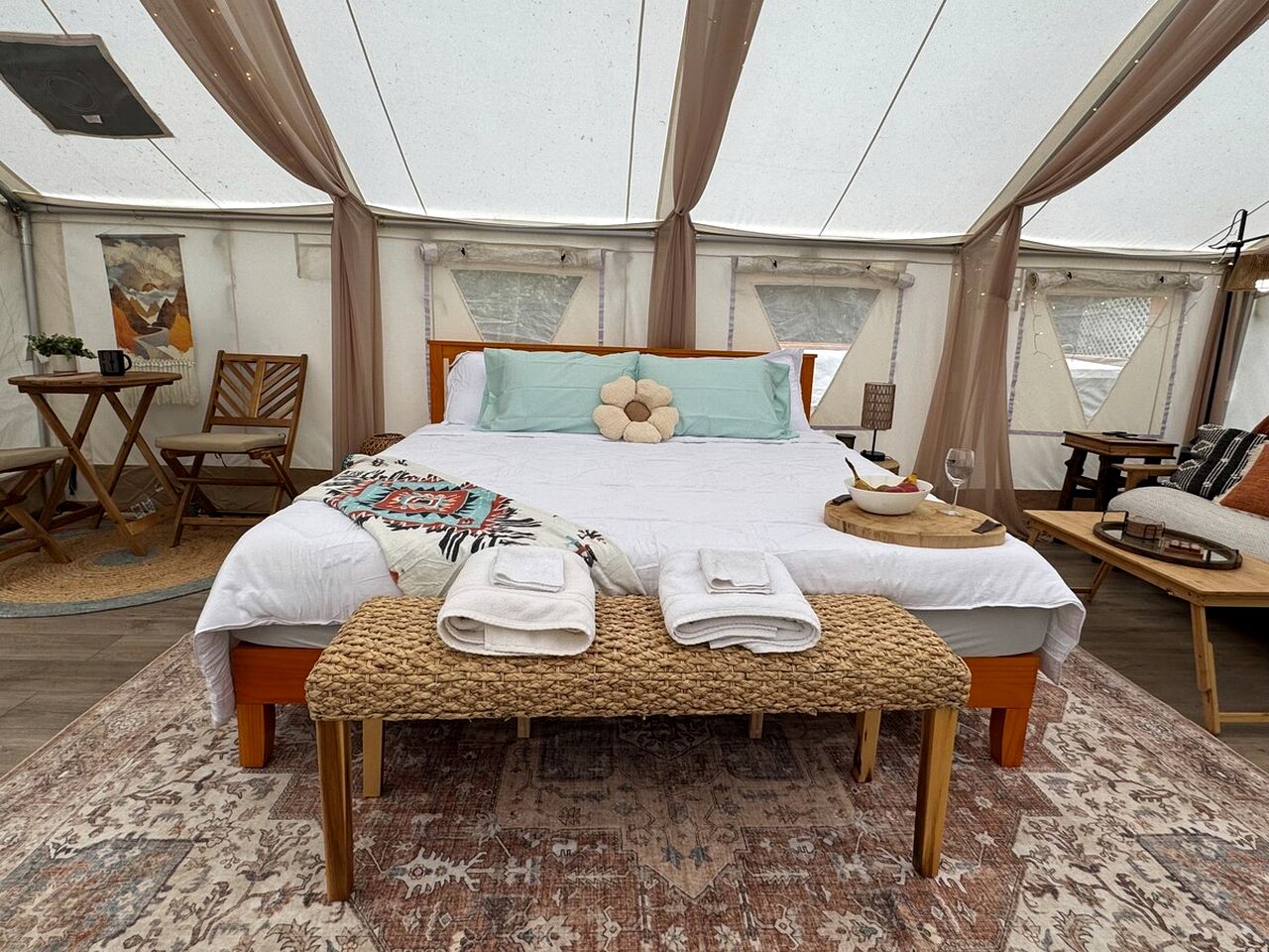 Luxury Canvas Retreat w/ Rain Shower & Firepit in Brush Prairie, Washington