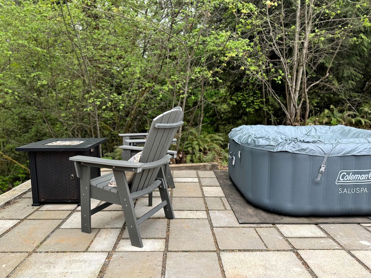 Luxury Canvas Retreat w/ Rain Shower & Firepit in Brush Prairie, Washington