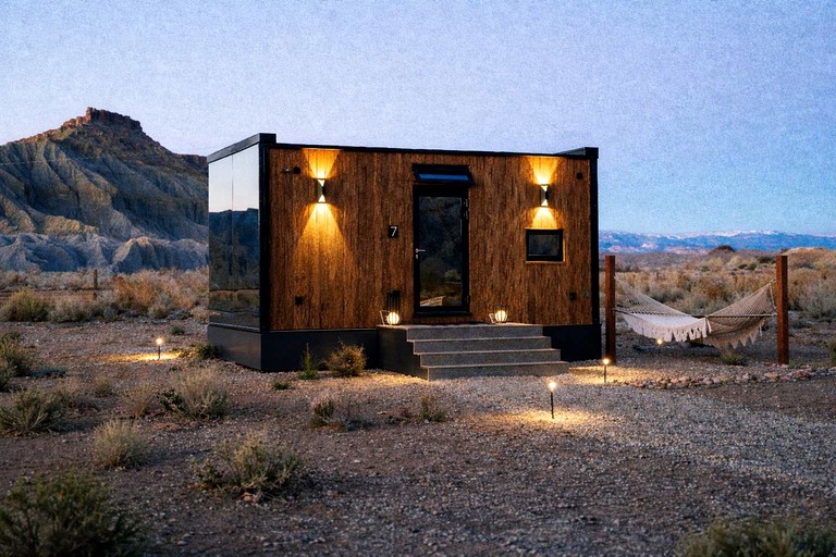 Contemporary Mirror Cabin Escape with Stargazing & Desert Views near Capitol Reef, Torrey Utah