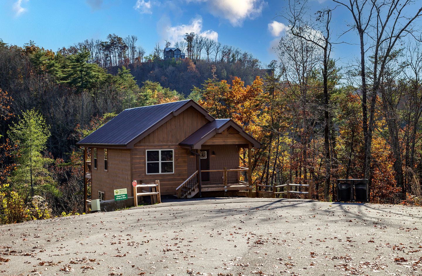 Breathtaking Pet Friendly Cabin with Hot-tub and Pool Table in Sevierville, Tennessee