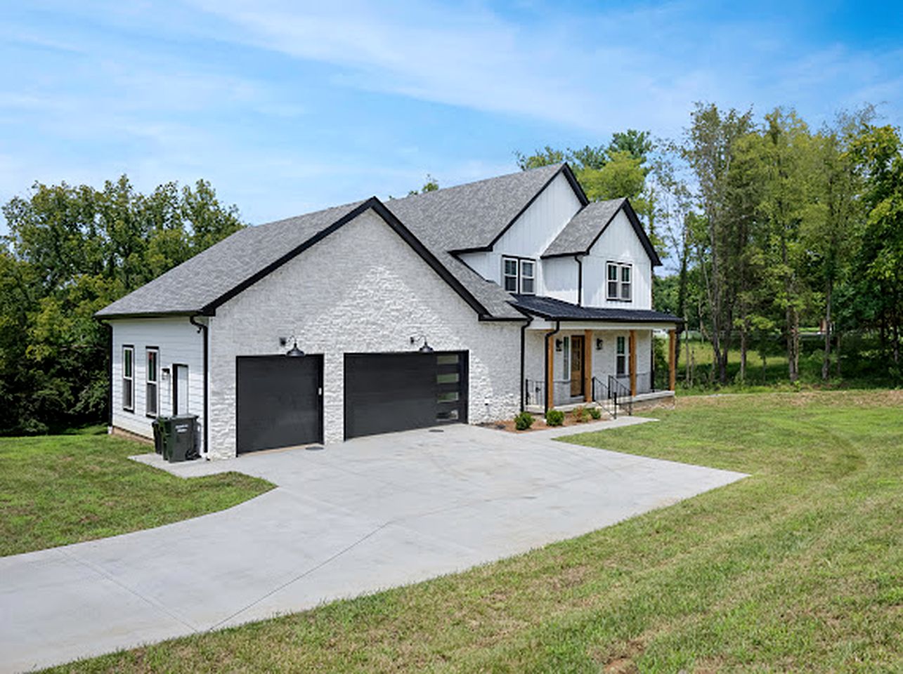 Beautiful Secluded Cottatge Nestled Amidst Trees in Mount Juliet, Tennessee
