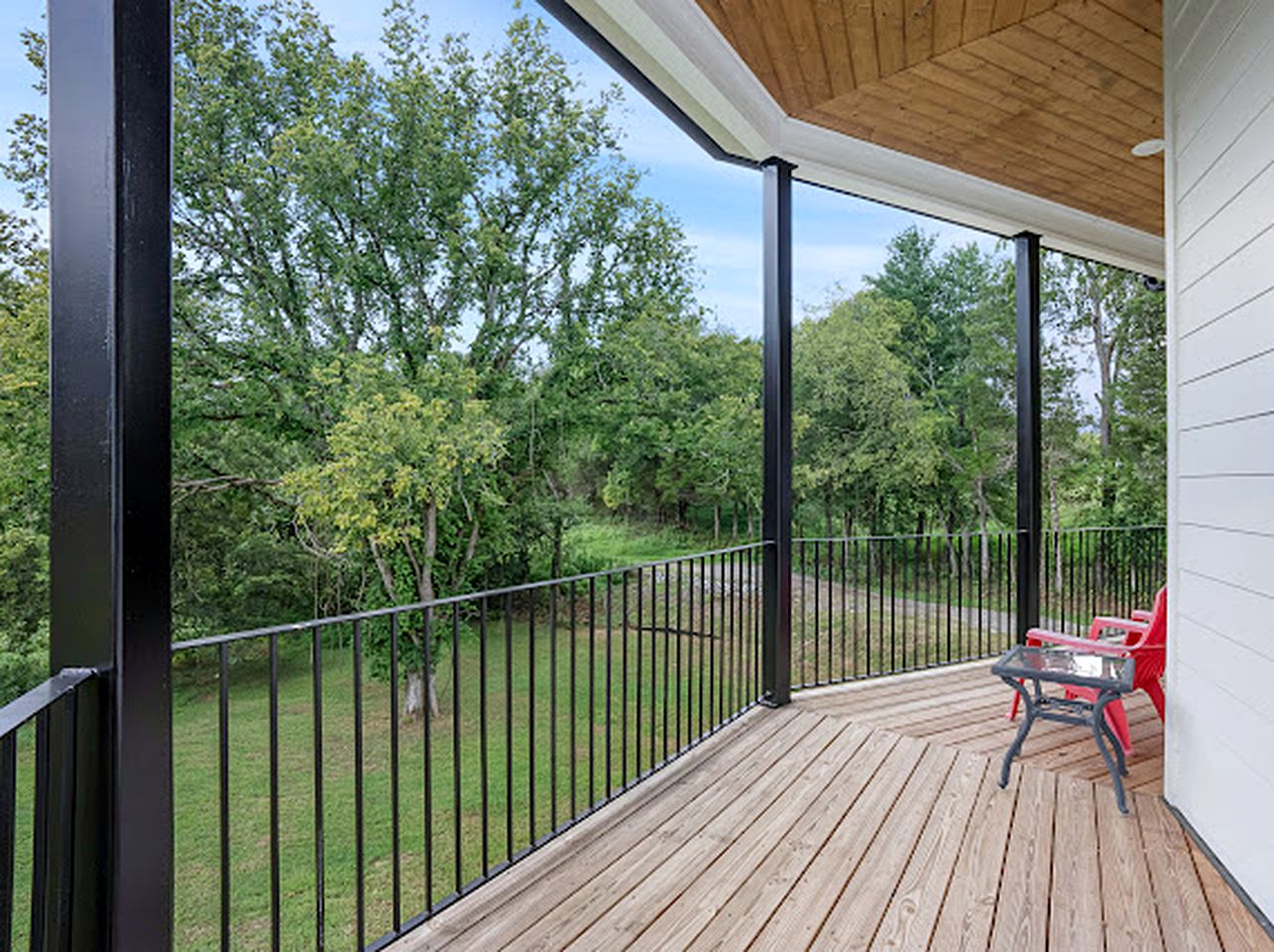 Beautiful Secluded Cottatge Nestled Amidst Trees in Mount Juliet, Tennessee