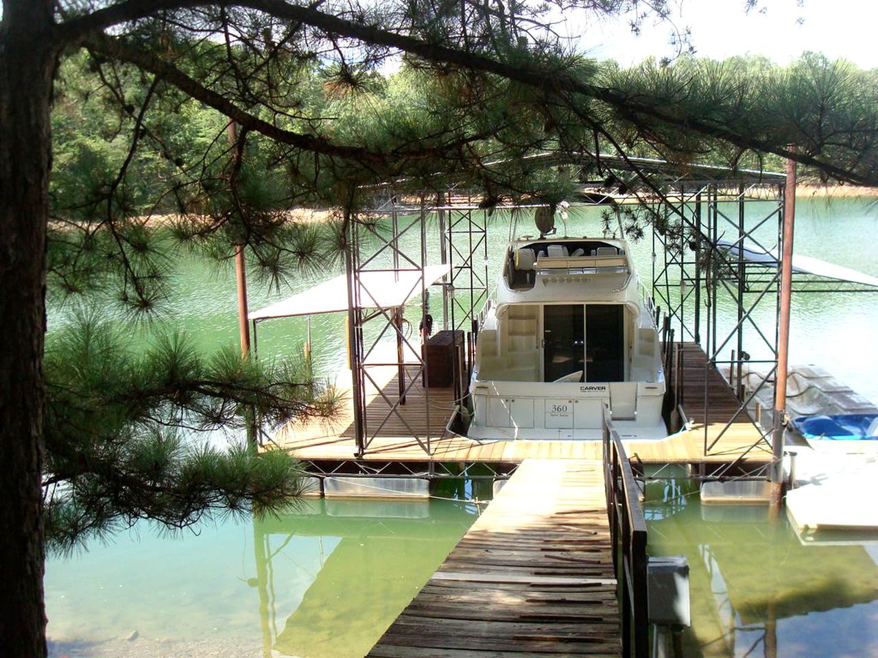 Charming Cottage Rental on the Shores of Lake Lanier in Gainesville, Georgia