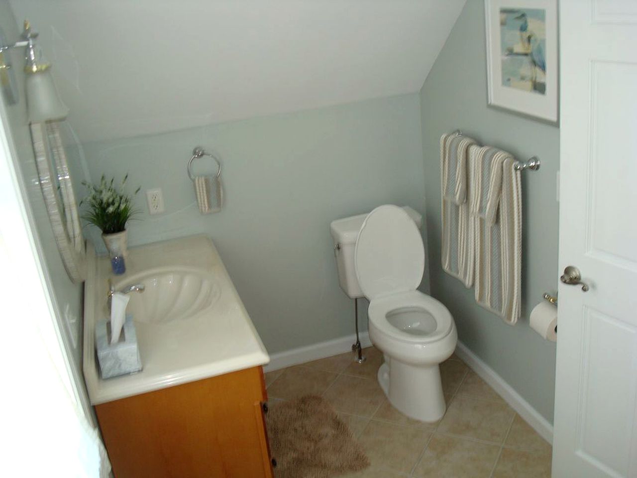 Charming Cottage Rental on the Shores of Lake Lanier in Gainesville, Georgia