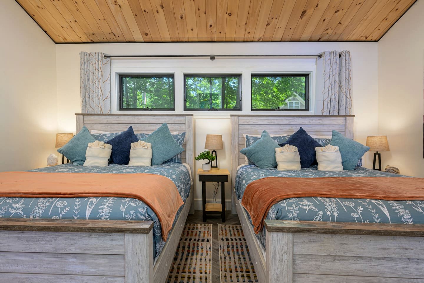 Luxury Lakefront Cabin with Breathtaking Living Spaces in New Hampshire