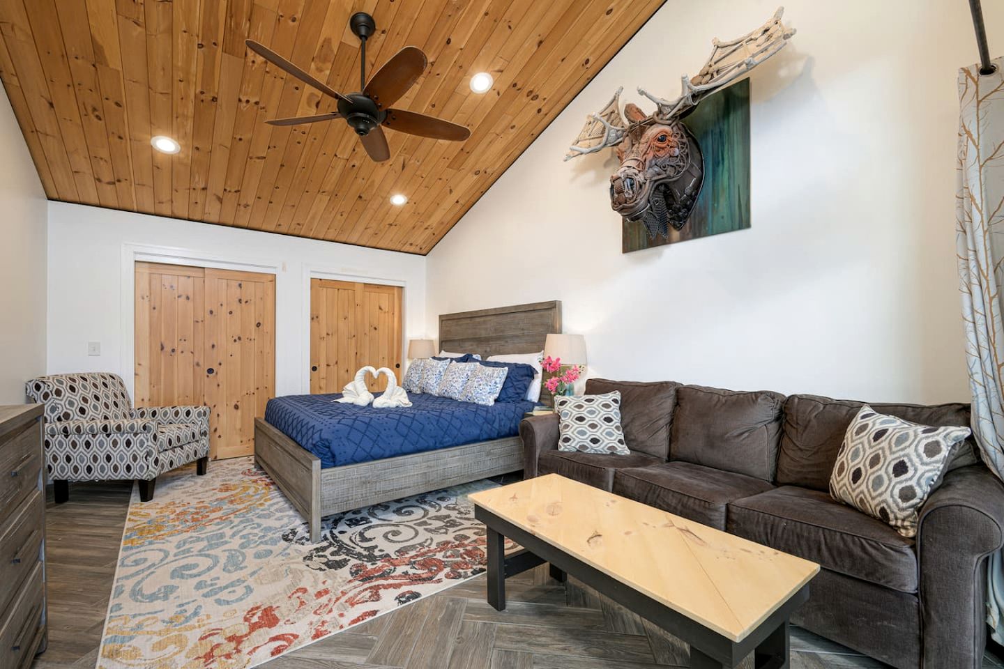 Luxury Lakefront Cabin with Breathtaking Living Spaces in New Hampshire