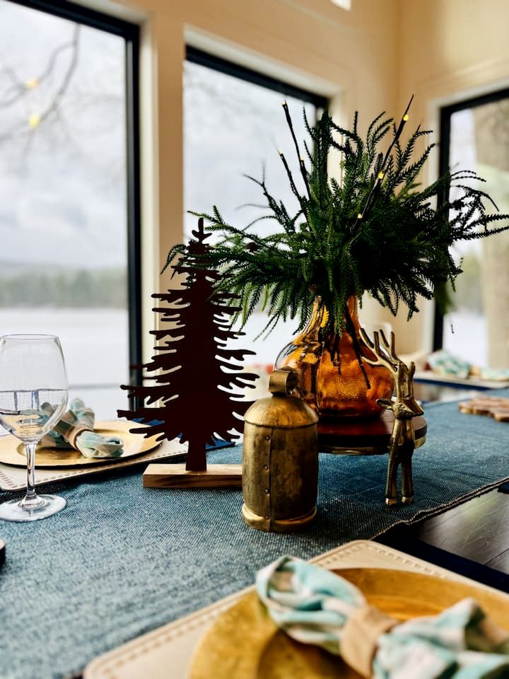 Luxury Lakefront Cabin with Breathtaking Living Spaces in New Hampshire