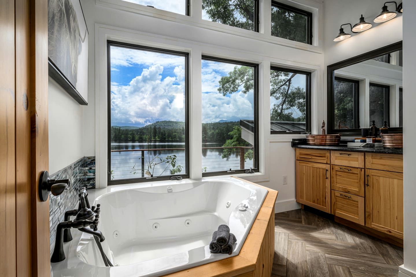 Luxury Lakefront Cabin with Breathtaking Living Spaces in New Hampshire