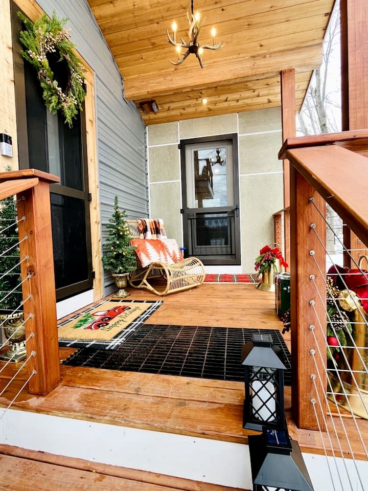 Luxury Lakefront Cabin with Breathtaking Living Spaces in New Hampshire