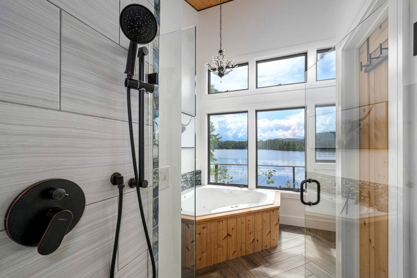 Luxury Lakefront Cabin with Breathtaking Living Spaces in New Hampshire