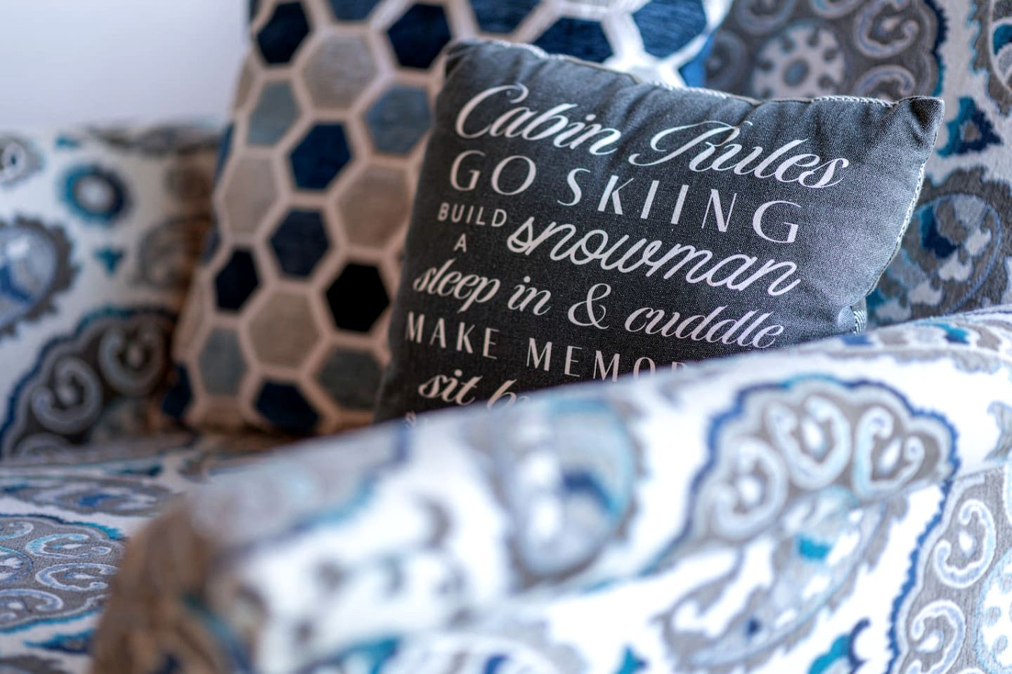 Luxury Lakefront Cabin with Breathtaking Living Spaces in New Hampshire