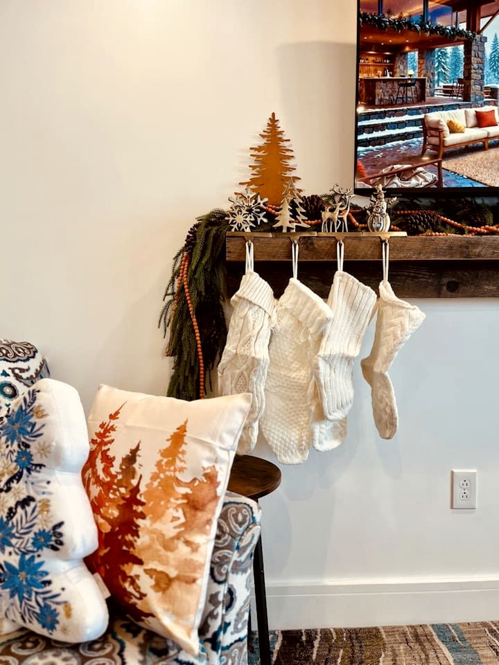 Luxury Lakefront Cabin with Breathtaking Living Spaces in New Hampshire