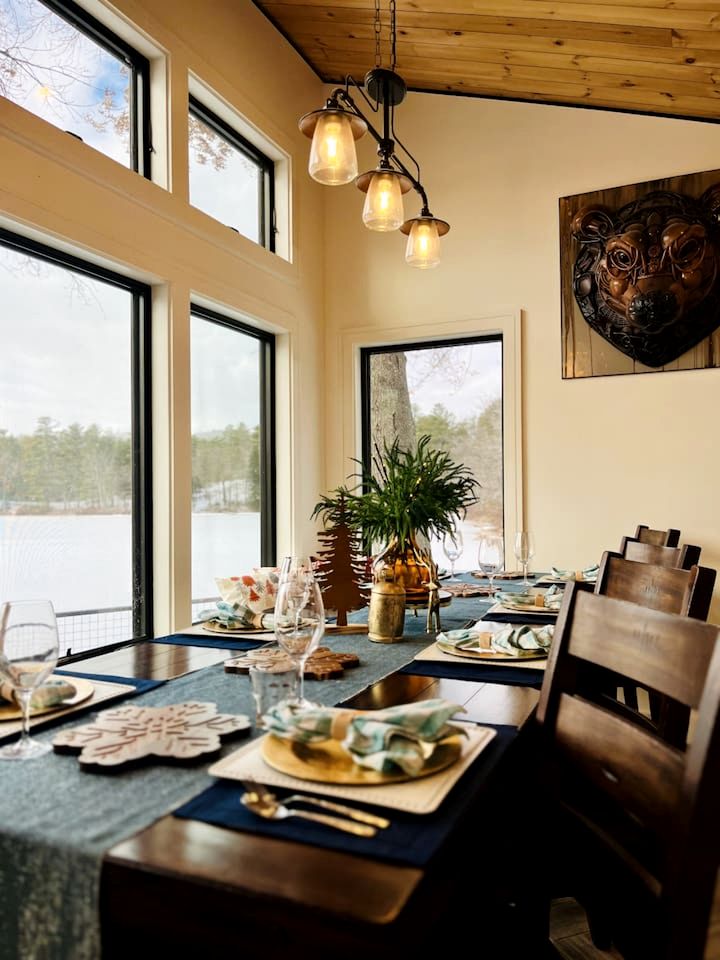 Luxury Lakefront Cabin with Breathtaking Living Spaces in New Hampshire