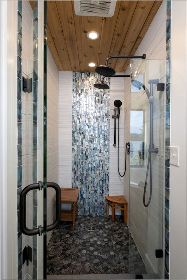 Luxury Lakefront Cabin with Breathtaking Living Spaces in New Hampshire