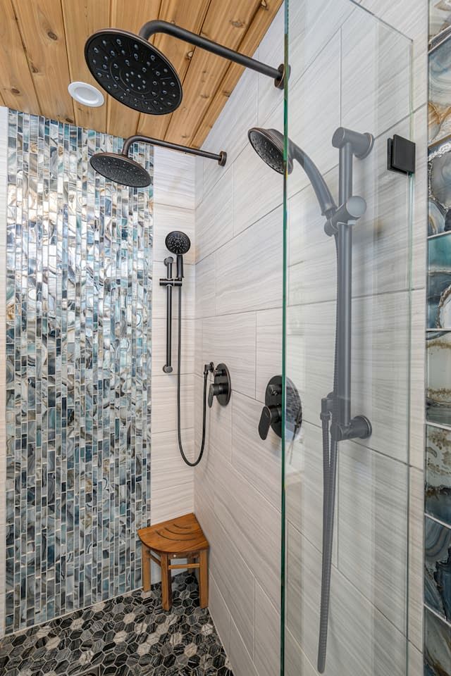 Luxury Lakefront Cabin with Breathtaking Living Spaces in New Hampshire