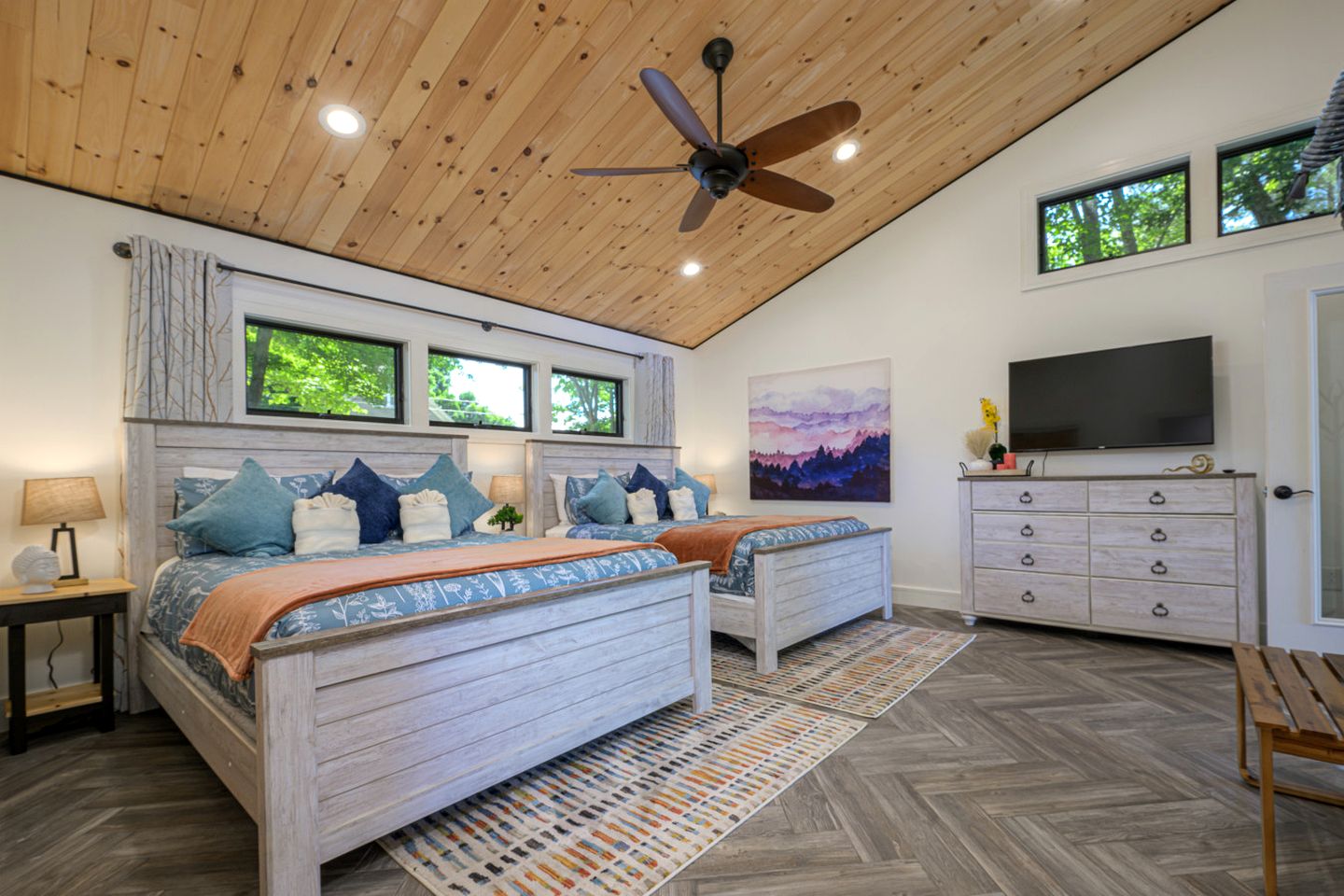 Luxury Lakefront Cabin with Breathtaking Living Spaces in New Hampshire