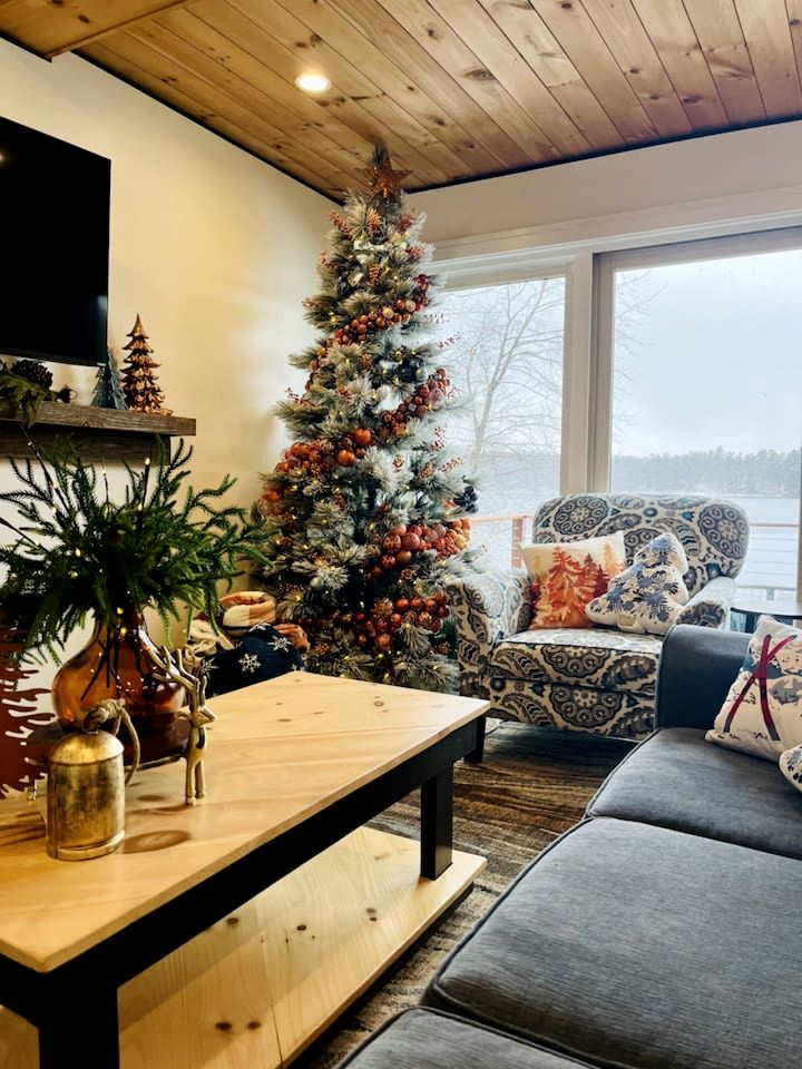 Luxury Lakefront Cabin with Breathtaking Living Spaces in New Hampshire