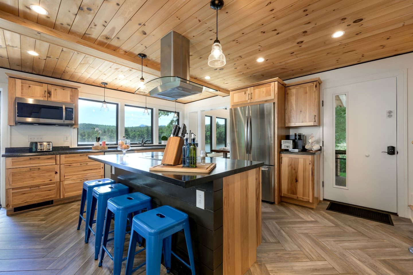 Luxury Lakefront Cabin with Breathtaking Living Spaces in New Hampshire