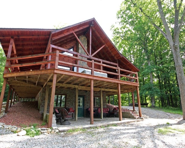 Log Cabins (Logan, Ohio, United States)