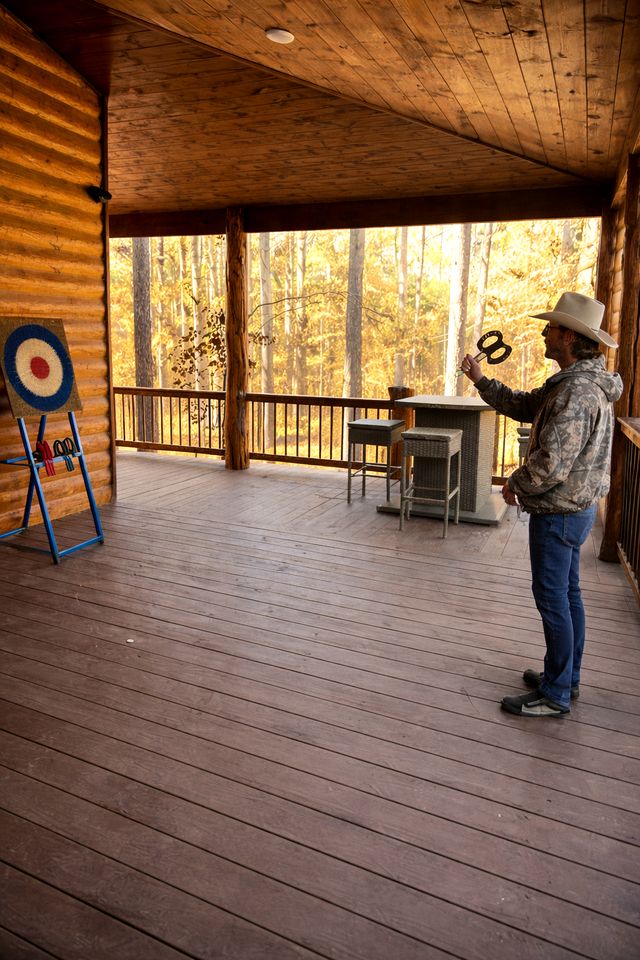 Luxury Lodge with Hot Tub, Pool & Game Room near Broken Bow Lake – Hochatown, OK