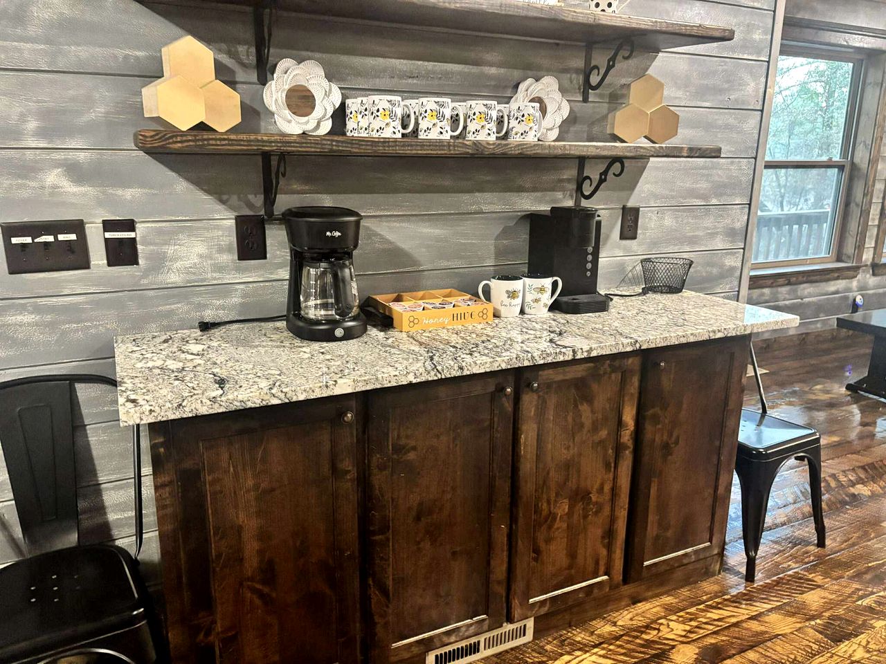 Luxury Lodge with Hot Tub, Pool & Game Room near Broken Bow Lake – Hochatown, OK