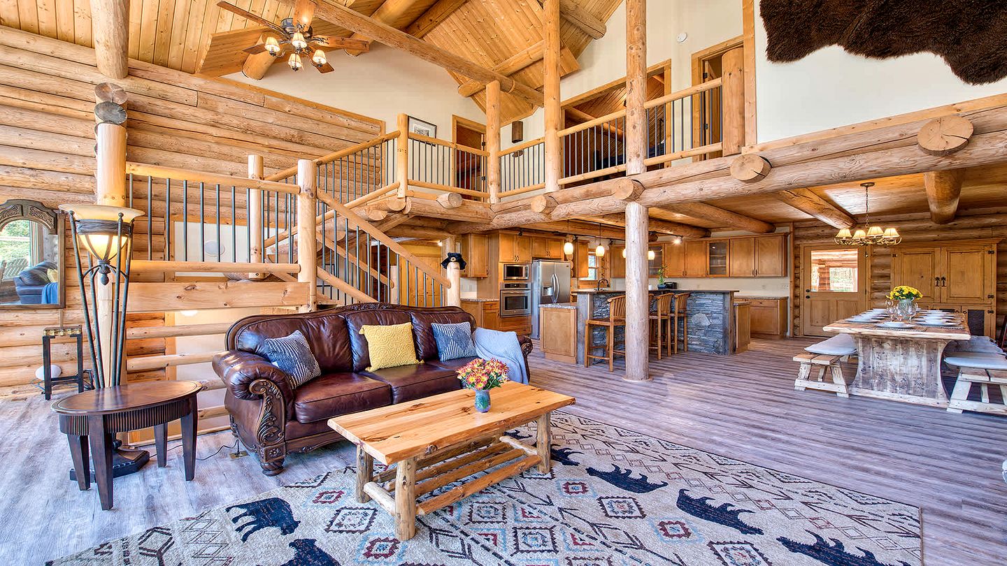 Luxury Log Cabin with Movie Room & Firepit near Sylva, North Carolina