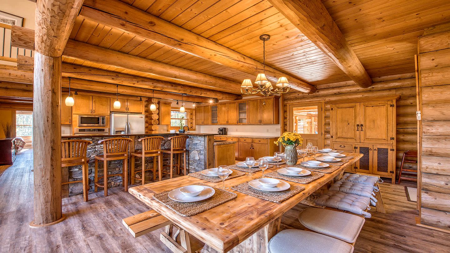 Luxury Log Cabin with Movie Room & Firepit near Sylva, North Carolina