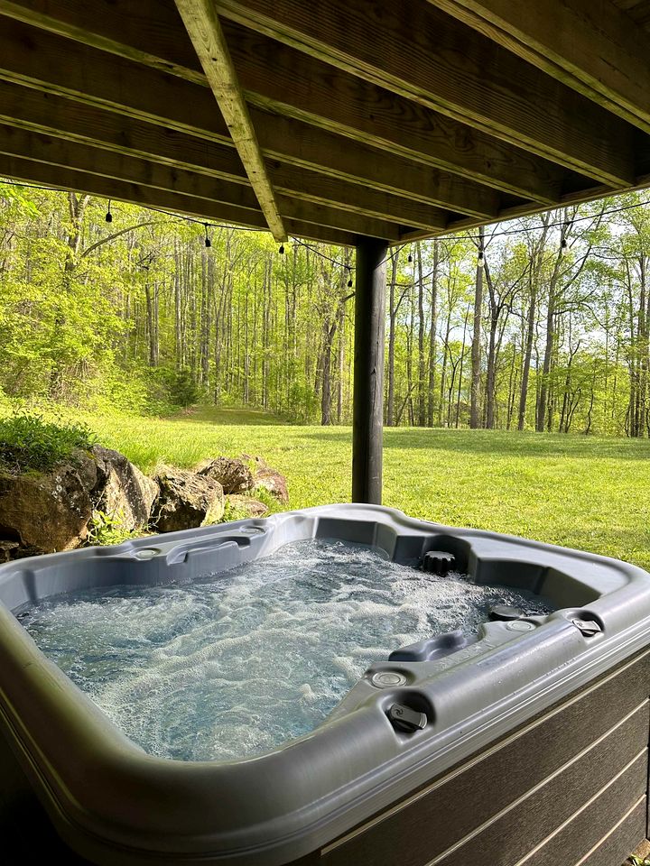 Luxury Log Cabin with Movie Room & Firepit near Sylva, North Carolina