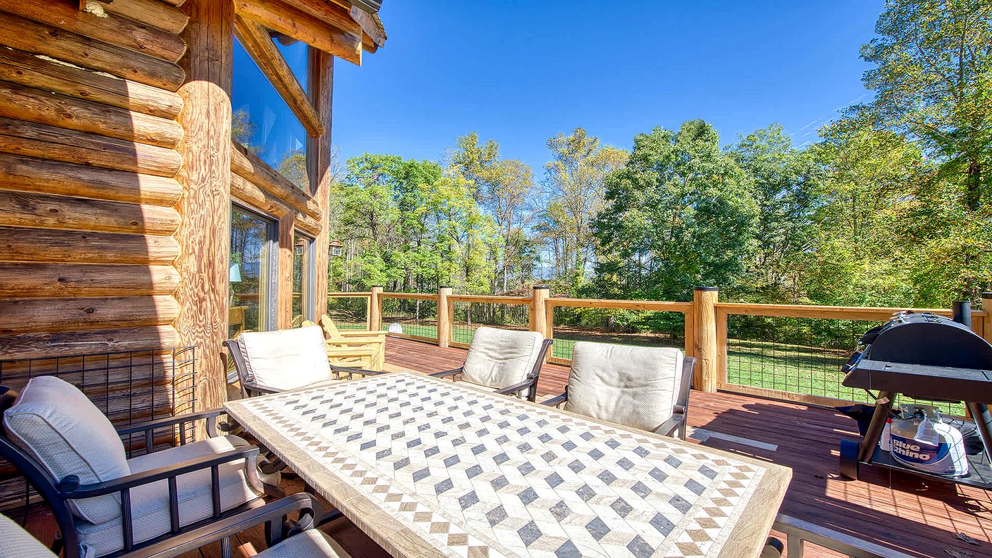 Luxury Log Cabin with Movie Room & Firepit near Sylva, North Carolina
