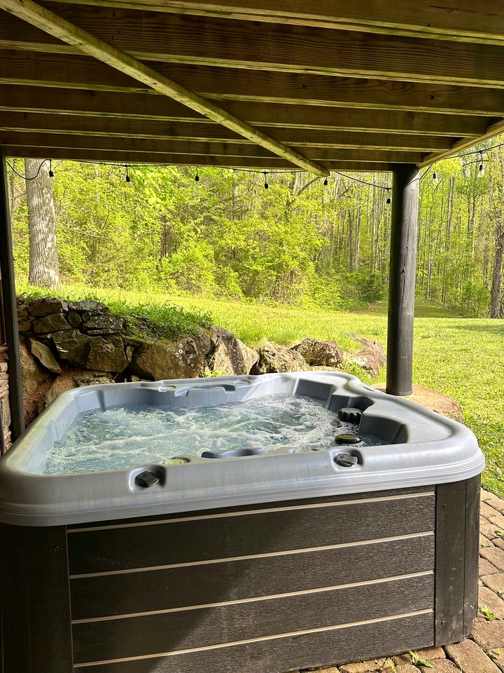 Luxury Log Cabin with Movie Room & Firepit near Sylva, North Carolina