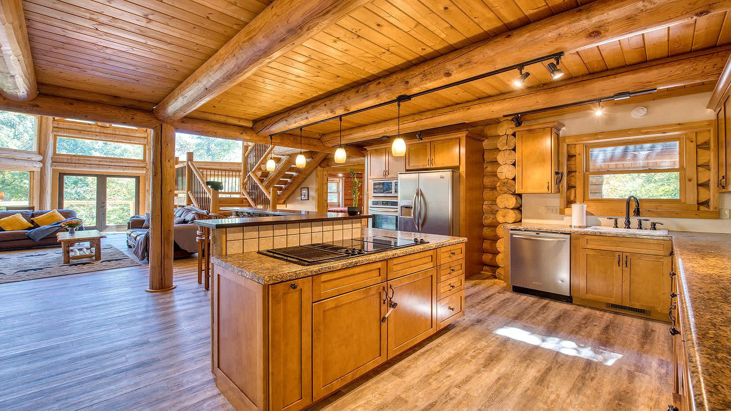 Luxury Log Cabin with Movie Room & Firepit near Sylva, North Carolina