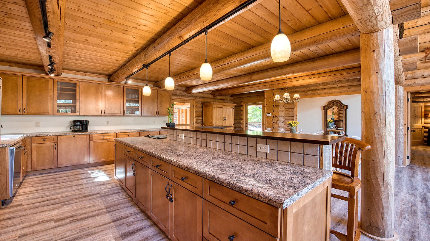 Luxury Log Cabin with Movie Room & Firepit near Sylva, North Carolina