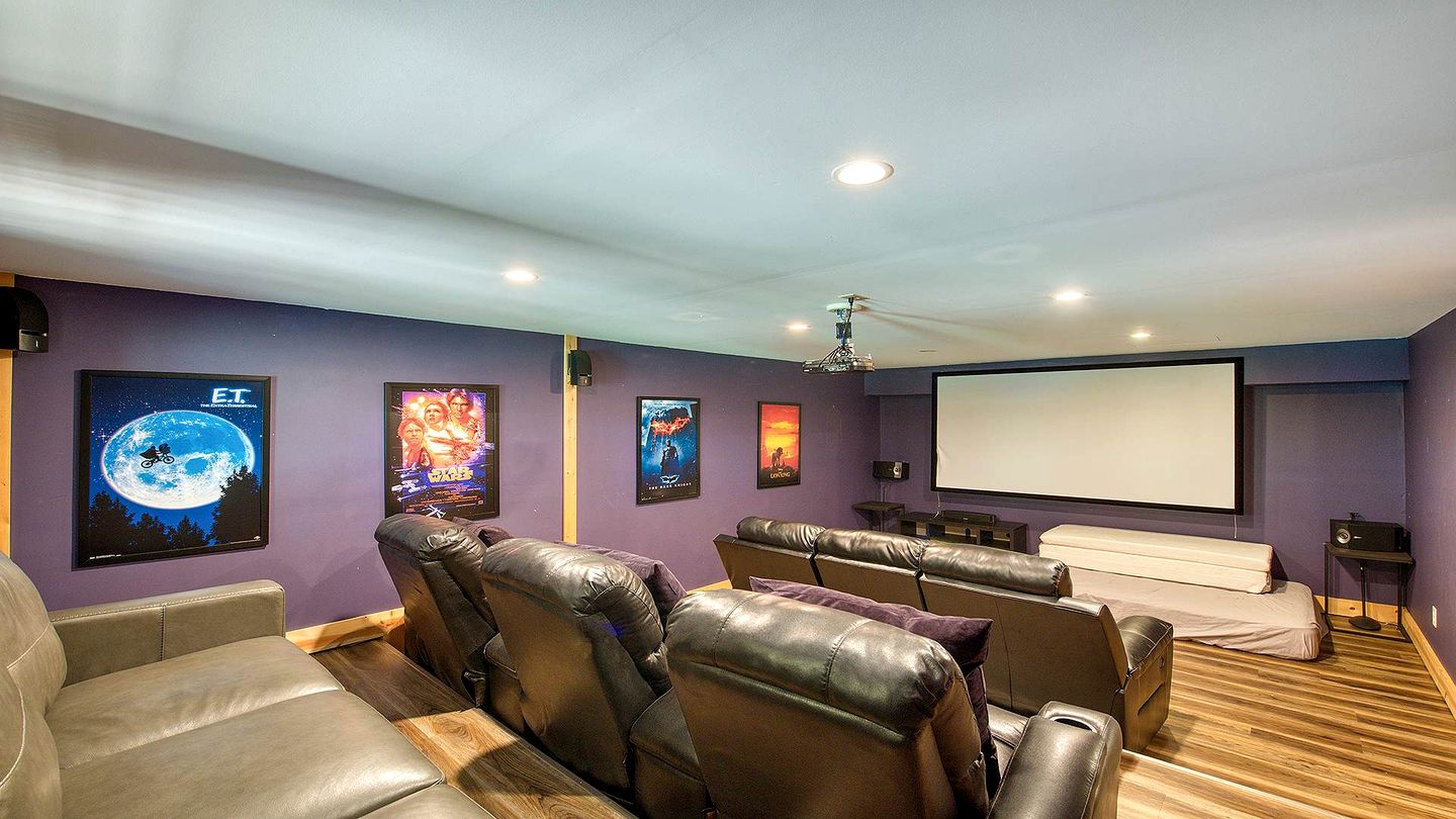 Luxury Log Cabin with Movie Room & Firepit near Sylva, North Carolina