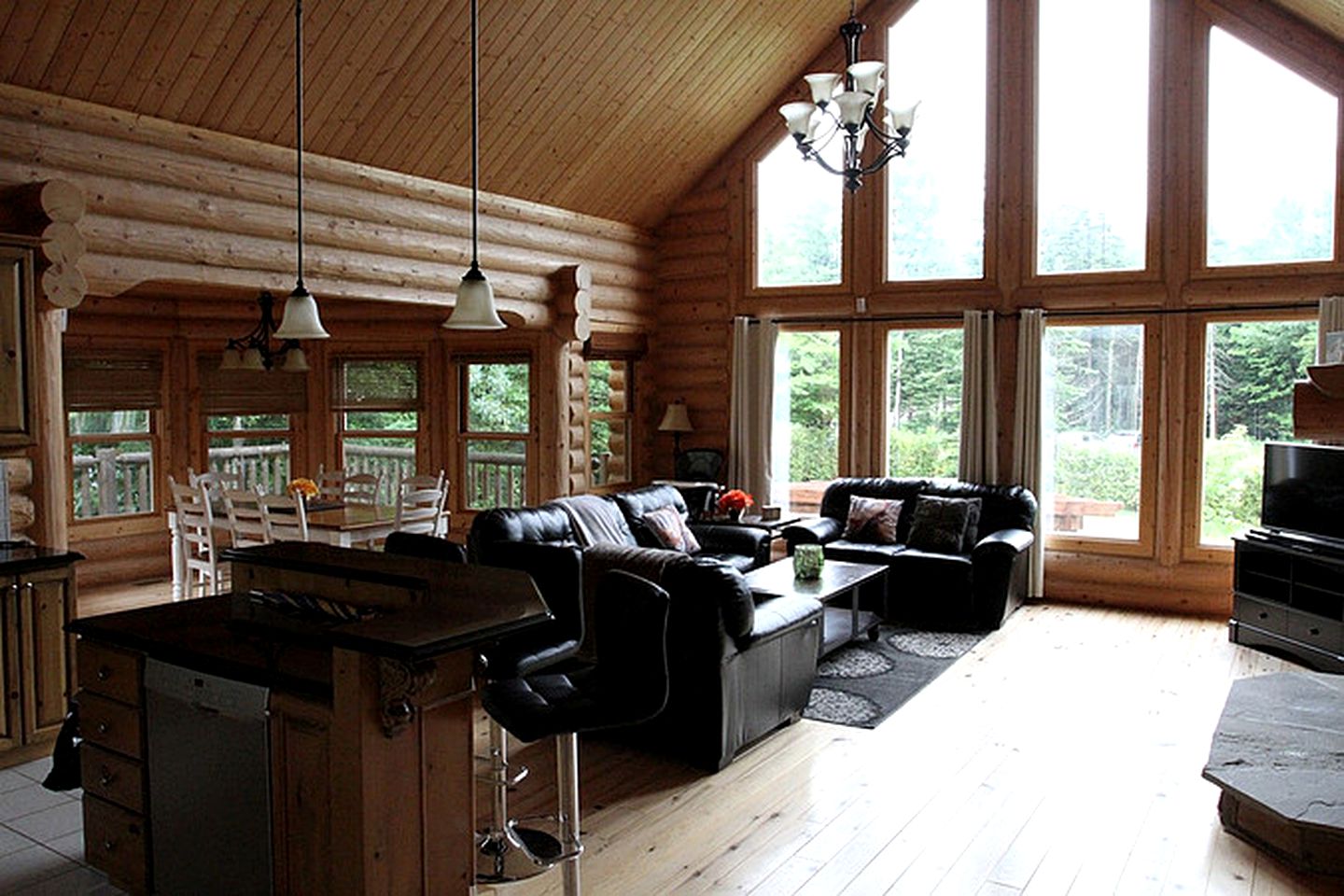 Log Cabin Rental with Hot Tub near Montreal in Quebec, Canada