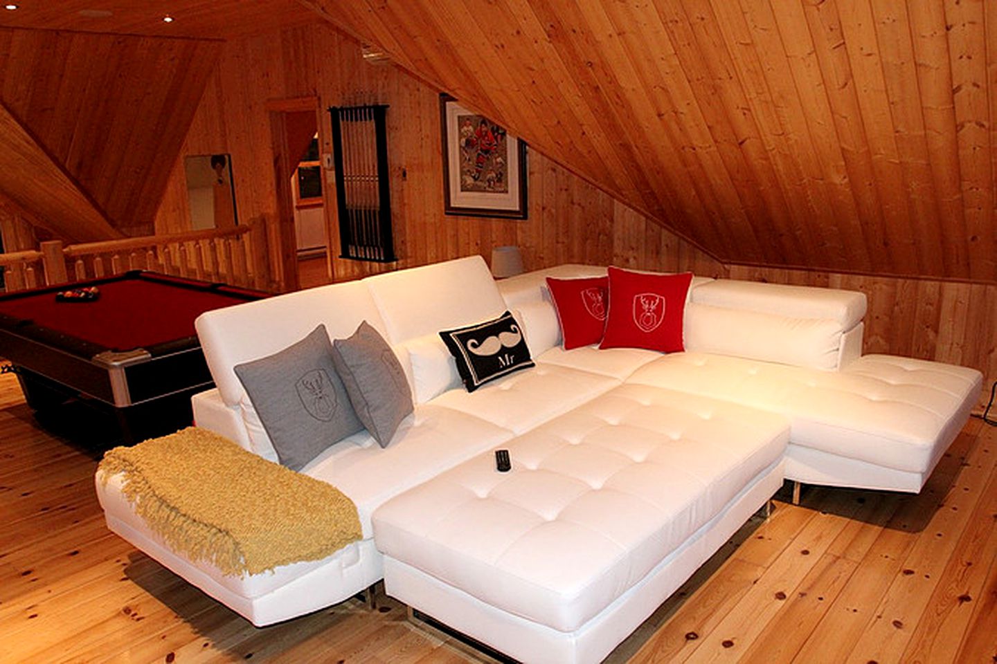 Spacious Lakefront Log Cabin Rental near Saint Sauveur in Quebec, Canada