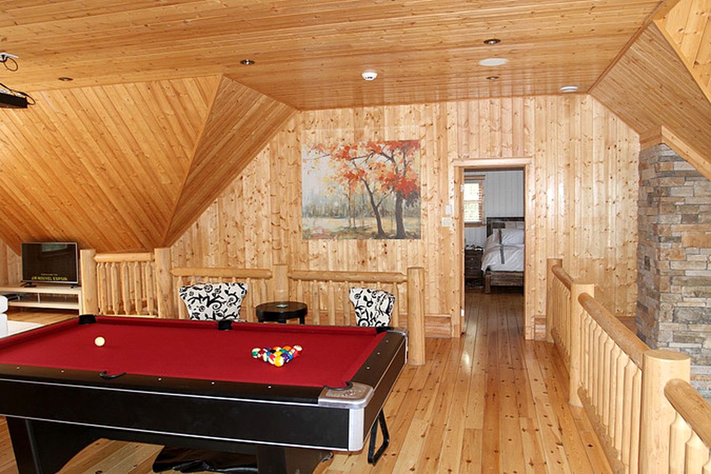 Spacious Lakefront Log Cabin Rental near Saint Sauveur in Quebec, Canada