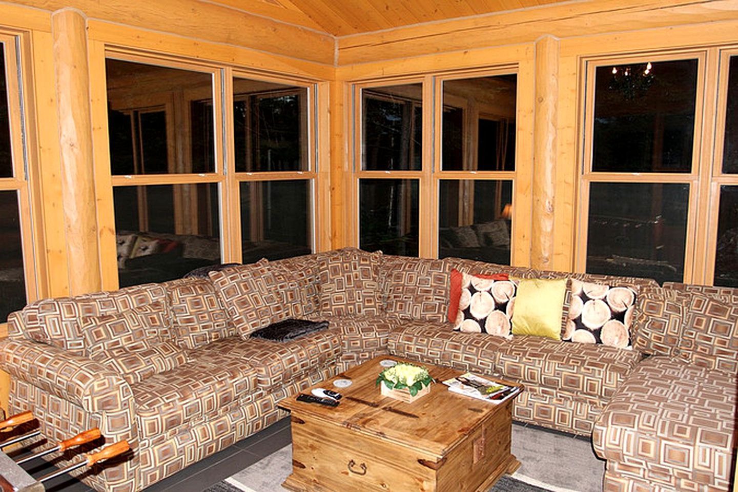 Spacious Lakefront Log Cabin Rental near Saint Sauveur in Quebec, Canada